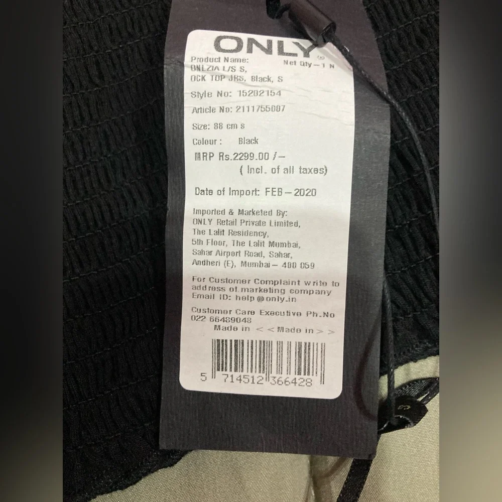 ONLY
Smocked Crop Top with Lace Sleeves - Picture 5 of 7